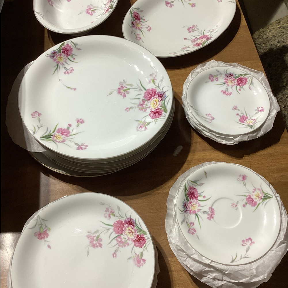 Noritake White and Pink Floral Dinnerware Set